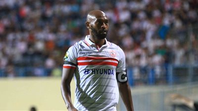 لاعبو الزمالك يحملون شيكابالا على الأعناق بعد الفوز على الاتحاد