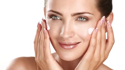 رباعية طبيعية لترطيب البشرة وحمايتها من آثار الصيف