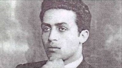 صوت القنابل يلهم محمود الشريف نشيد 