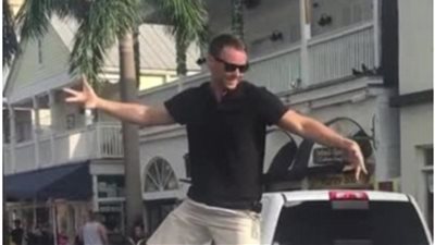 صورة رجل تكلفه آلاف الدولارات (فيديو وصور)