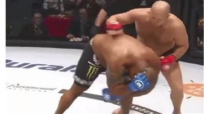 بطل روسيا يطيح بالأمريكي جاكسون بالضربة القاضية | فيديو