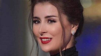 عائشة بن أحمد تهنئ تامر حسني بإيرادات 