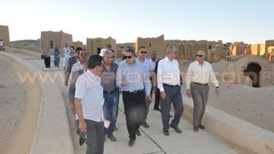 إنارة مقابر البجوات الأثرية بالوادي الجديد