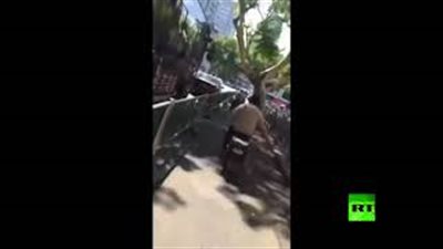 امرأة تنتقم من زوجها الخائن بطريقة وحشية في الشارع (فيديو)