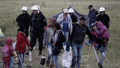 الشرطة الفرنسية تخلي مخيما للاجئين في باريس