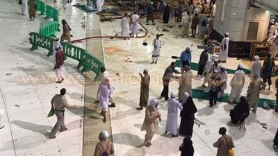 بالفيديو والصور.. 87 قتيلا و184 جريحا في سقوط رافعة بالحرم المكي.. أمير مكة يعلن حالة الطوارئ بالمدينة.. 15 فرقة إسعاف لإنقاذ المصابين.. ورئيس بعثة الحج يعلن إصابة 3 مصريين في الحادث