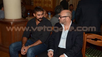 بالصور.. لطفى لبيب وراندا البحيري في عزاء والدة «مقار» بالزمالك