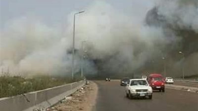 توقف الحركة المرورية بالطريق الدولي بسبب حرق قمامة المركز اللوجستي