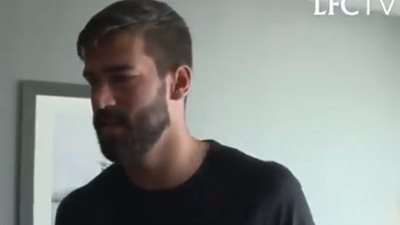 ليفربول ينشر فيديو للكشف الطبي وتوقيع عقود البرازيلي أليسون بيكر