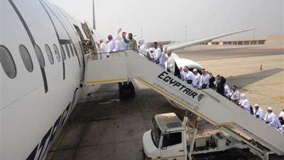 «مصر للطيران»: تسير 28 رحلة لنقل 6900 حاج إلى جدة والمدينة المنورة خلال يومين.. انطلاق أولى رحلات حج القرعة من مطار أسوان الأحد.. والخميس آخر موعد لنقل الحجاج