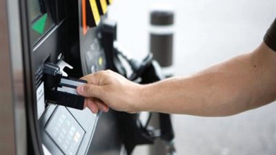الكارت الذكي للحصول علي البنزين والسولار لا يضع حصص أو كميات محددة  .. إصدار البطاقات مجانًا وإمكانية استلامها من مكاتب البريد أو عنوان العمل.. ميكنة 12 ألف محطة وإصدار 11 مليون كارت