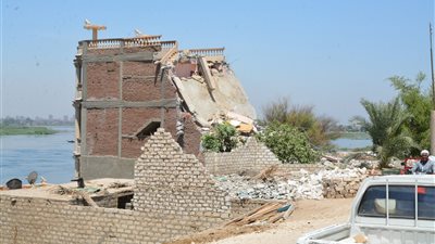 محافظ سوهاج: إزالة 12 حالة تعد على حرم النيل (صور)