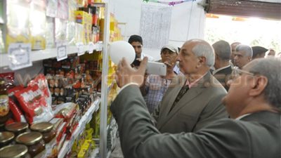 بالصور.. محافظ كفرالشيخ يفتتح معرض السلع الغذائية بأسعار الجملة