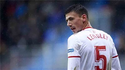 لاعب برشلونة الجديد: سعيد لأني لن ألعب ضد ميسي بعد الآن