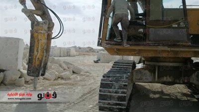 بالفيديو والصور.. «محاجر المنيا لا تعترف بالآدمية».. 20 ألف عامل بدون رعاية صحية.. وسائل مواصلات آمنة «مطلب رئيسي».. 3 آلاف طفل تلتهمهم الصخور البيضاء.. الأجور أزمة تبحث عن حل