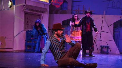 «كوميديا البؤساء» كامل العدد في المهرجان القومي للمسرح (فيديو وصور)