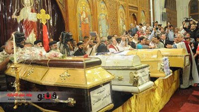 وصول 4 جثامين الخصوص للكاتدرائية.. والأقباط يغلقون الشارع