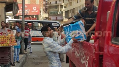 بالصور.. رفع 1050 طن مخلفات بحى غرب أسيوط