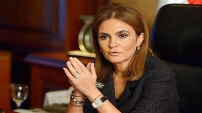 وزيرة الاستثمار تصل مطار القاهرة بعد حضور منتدى المجلس الاقتصادي