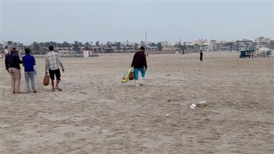 حملة نظافة بشاطئ جمصة في الدقهلية (صور)