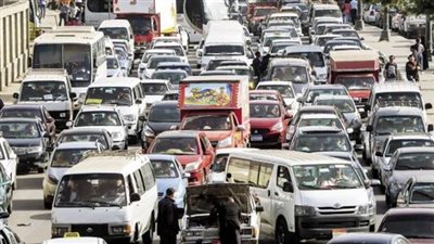 كثافات مرورية متحركة بسبب زيادة الأحمال أعلى الطرق والمحاور