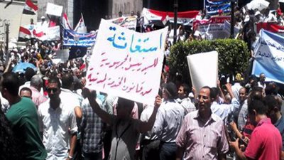 العاملون بالضرائب والجهات الإدارية ينفون انسحابهم من مليونية الفسطاط
