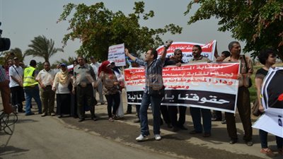 بالصور .. بدء تظاهر موظفي الضرائب بحديقة الفسطاط ضد قانون الخدمة المدنية