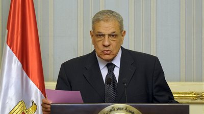 نشطاء تويتر يودعون «حكومة محلب» بالسخرية.. أشرف: «مصر بتنضف».. بوسي: «محلب اترفد».. أحمد: «خلصنا من سيد عبد الخالق».. عمرو: «شريف إسماعيل ملوش في السياسة&#