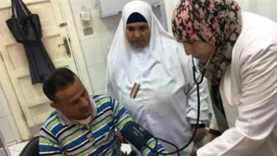 مسح طبي على 7200 أسرة يكشف: 90% من المصريين مهددون بالإصابة بـ4 أمراض خطيرة غير معدية.. لا يحصلون على تغذية سليمة.. 29.5% يعانون الضغط.. 15% من السكر.. و«الصحة العالمية» تحذر من التقاعس في ا