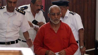 تأجيل محاكمة بديع و12 آخرين في «أحداث مكتب الإرشاد» لـ25 يوليو