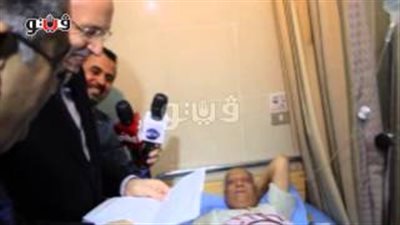 بالفيديو.. وزير الصحة يزور مرضى تركيب الدعامات الدوائية