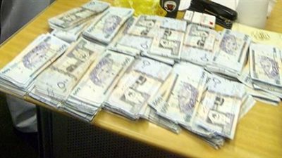 إحباط تهريب 127 ألف ريـال سعودى إلى دبي بمطار برج العرب