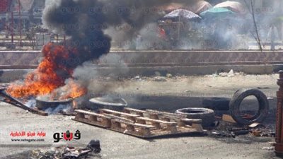 بالفيديو والصور.. تجار الموبيليا يشعلون النار بشوارع حى الضواحى ببورسعيد