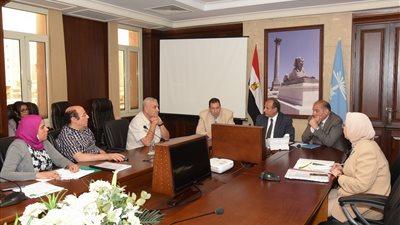 محافظ الإسكندرية يناقش أوضاع منظومة النظافة (صور)