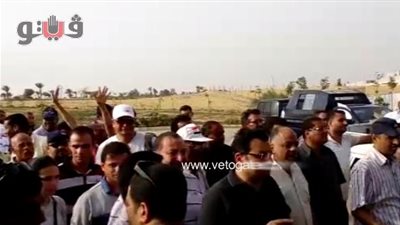 بالفيديو.. موظفون ينهون تظاهراتهم بحديقة الفسطاط