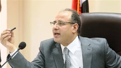 محافظون في «مهب الريح».. حركة التغييرات تربك حسابات الأقاليم.. سوء الخدمات شوكة في ظهر محافظ الفيوم.. قلة الجولات والاستهتار تعرقل مسيرة «الشرقية».. وتصريحات «السويس» الن