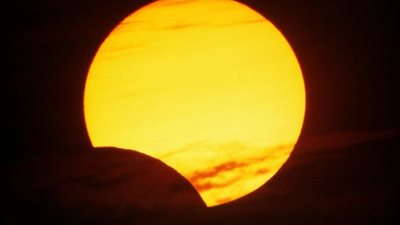«البحوث الفلكية»: غدا.. كسوف جزئي للشمس لن تراه مصر والدول العربية