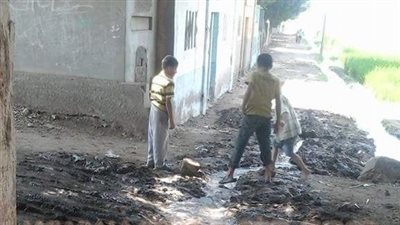 انفجار ماسورة مياه رئيسية يغرق مقابر كفر الحمام بالشرقية