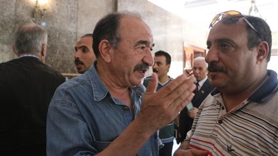 كمال أبو عيطة من ضريح عبد الناصر: «جاى أعتذر له» (فيديو)