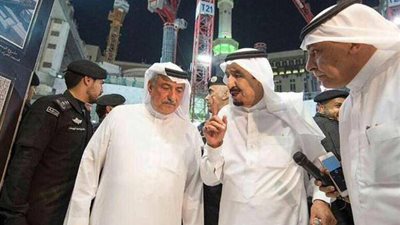 بالصور.. الملك سلمان يتفقد موقع حادث سقوط رافعة الحرم المكي