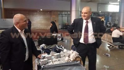 بالصور.. جمارك مطار القاهرة تحبط تهريب «أدوية سكر»