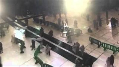 بالفيديو.. كاميرات مراقبة الحرم المكي ترصد حادث سقوط الرافعة
