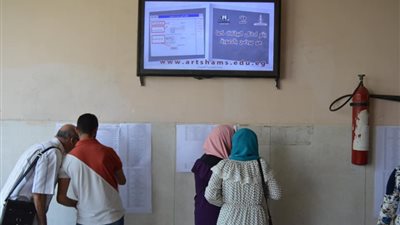 2357 طالبا يسجلون رغباتهم بمعامل جامعة عين شمس (صور)