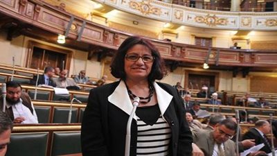 الأقباط يطردون عضوة بالشورى من الكاتدرائية