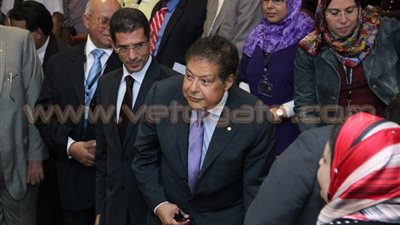 بالصور ..وصول زويل إلى مقر هيئة قناة السويس