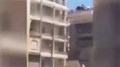 لحظة انتحار فتاة سورية من الطابق الخامس (فيديو)