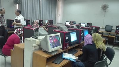 6 معامل تستقبل الطلاب لتسجيل رغباتهم بجامعة عين شمس (صور)