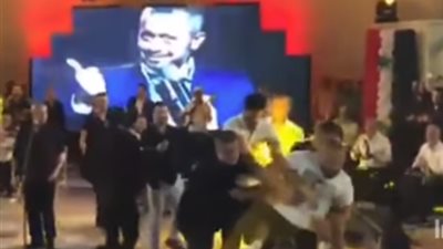 جورج وسوف ينفعل على رجال الأمن بسبب معجب (فيديو)