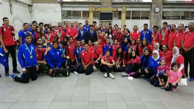 وزير الرياضة يستقبل أول فوج من أبطال مصر بالألعاب الأفريقية (صور)