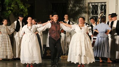 بالصور.. «الفلكلور الشعبي» يدق أنغامه بكرواتيا